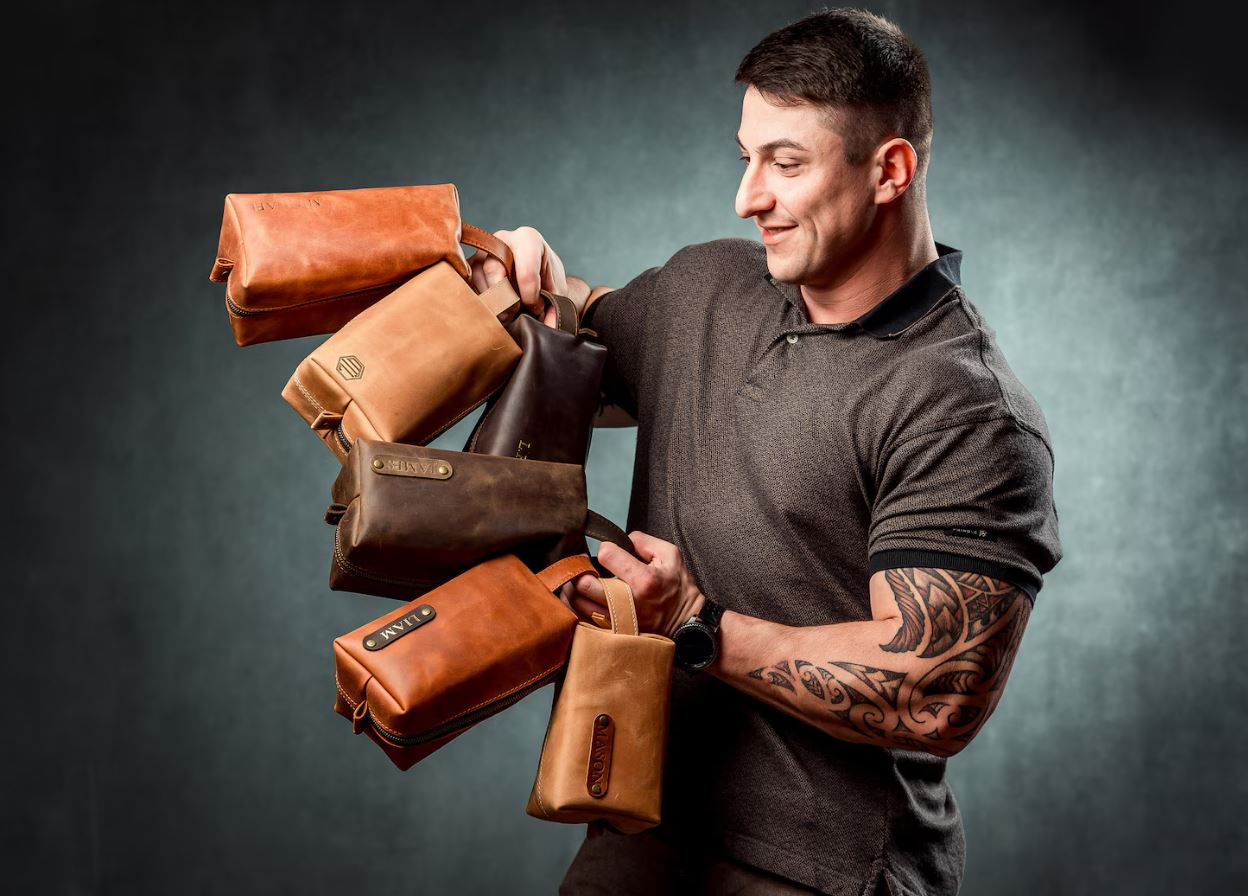 Men’s Leather Toiletry Bag – Customizable, Elegant & Travel-Ready