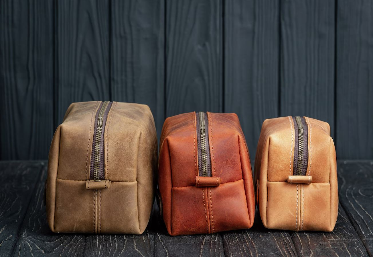 Men’s Leather Toiletry Bag – Customizable, Elegant & Travel-Ready